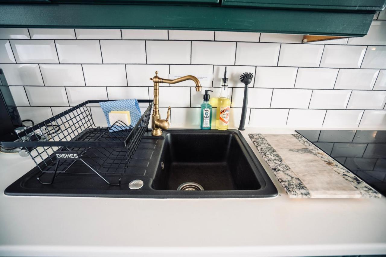 A Stylish 2 Bed Apartment In Cobh Town - Lux Stay Eksteriør billede